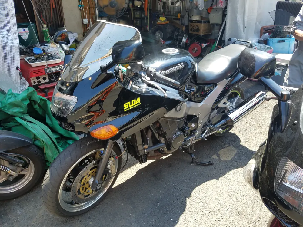 整備作業の写真（車両の分解・整備）