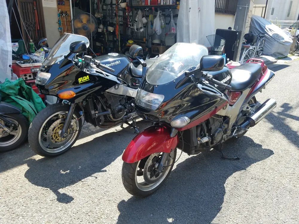 整備作業の写真（車両の分解・整備）
