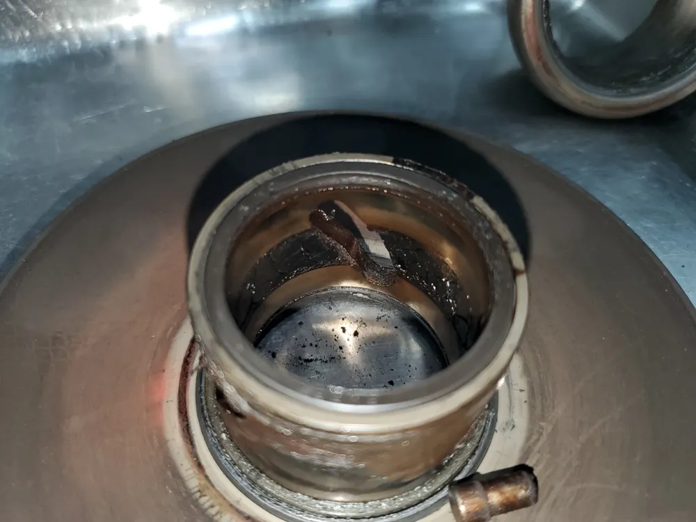 整備作業の写真（駆動系部品の点検）