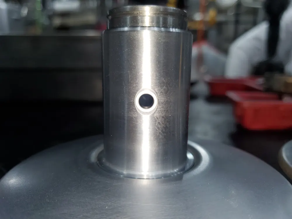 整備作業の写真（駆動系部品の点検）