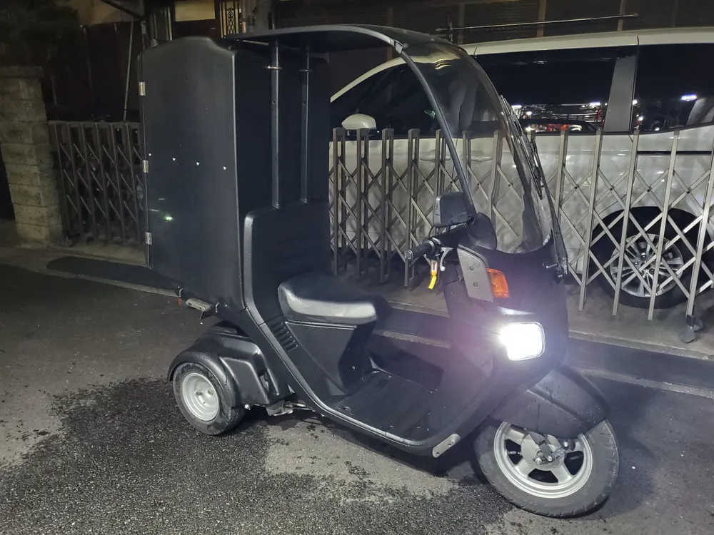 整備作業の写真（車両の分解・整備）