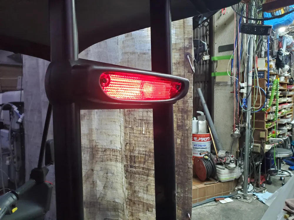 整備作業の写真（車両の分解・整備）