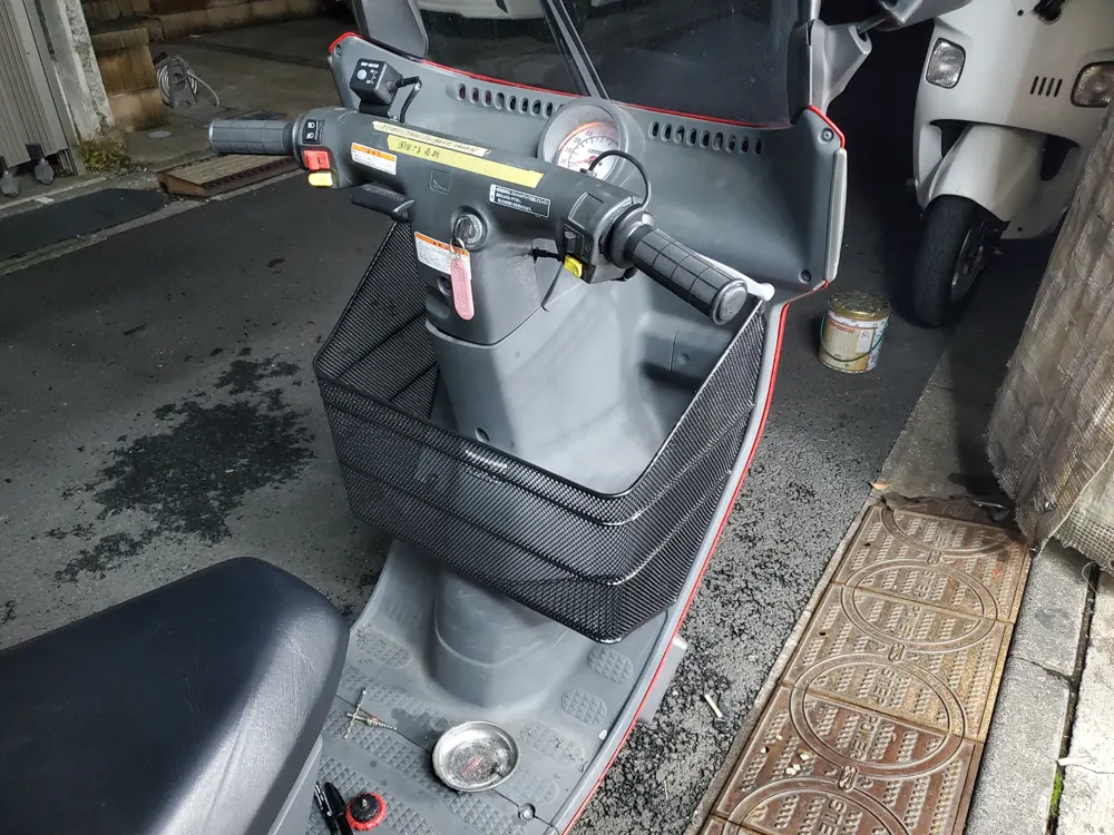 整備作業の写真（車両の分解・整備）