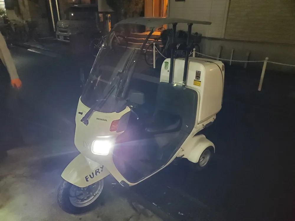 整備作業の写真（車両の分解・整備）