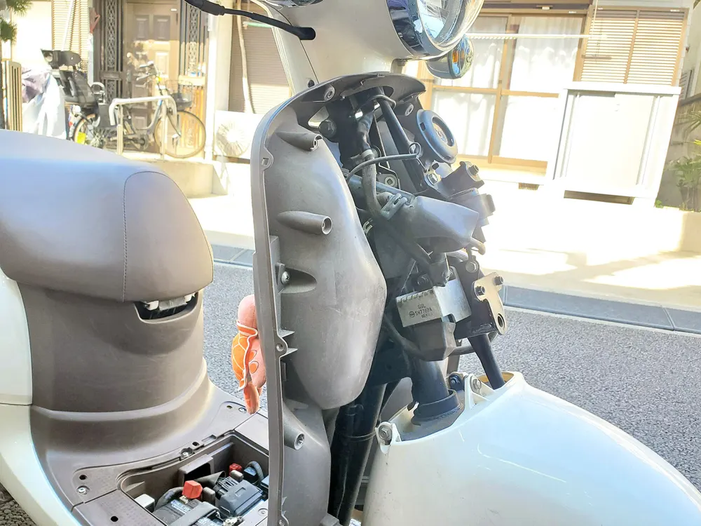 整備作業の写真（車両の分解・整備）