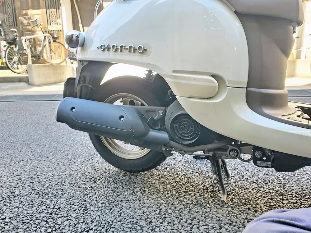 整備作業の写真（車両の分解・整備）