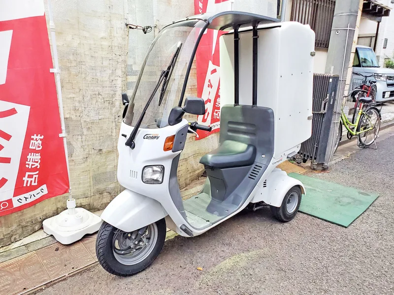 販売車両（ジャイロキャノピー）の写真